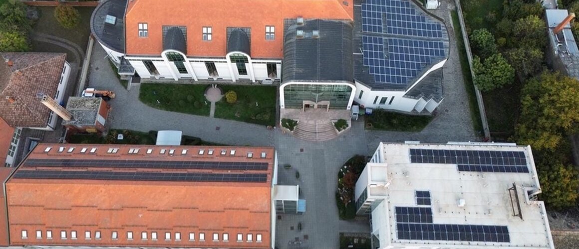 Puštena u pogon solarna elektrana na zgradi Katoličkog bogoslovnog fakulteta u Đakovu