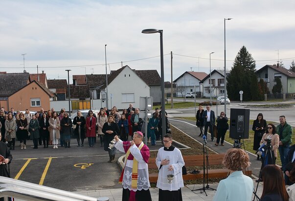 Nadbiskup Hranić blagoslovio novu zgradu Centra za socijalni rad u Đakovu