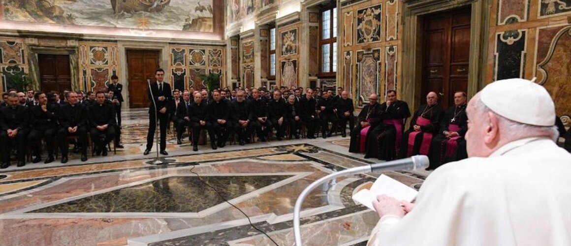 Papa: Bog je, da nas spasi od blata, sam postao blato