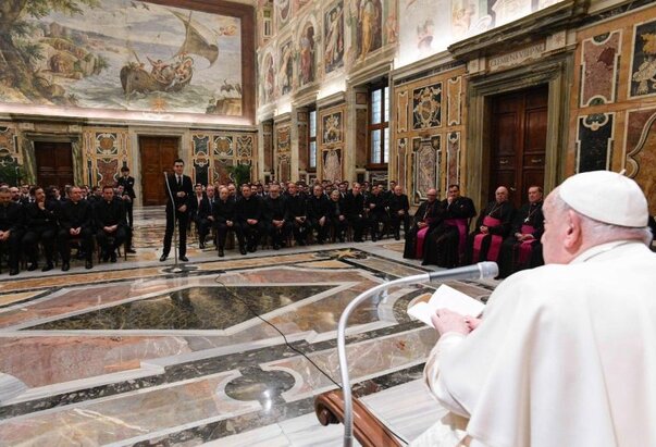 Papa: Bog je, da nas spasi od blata, sam postao blato