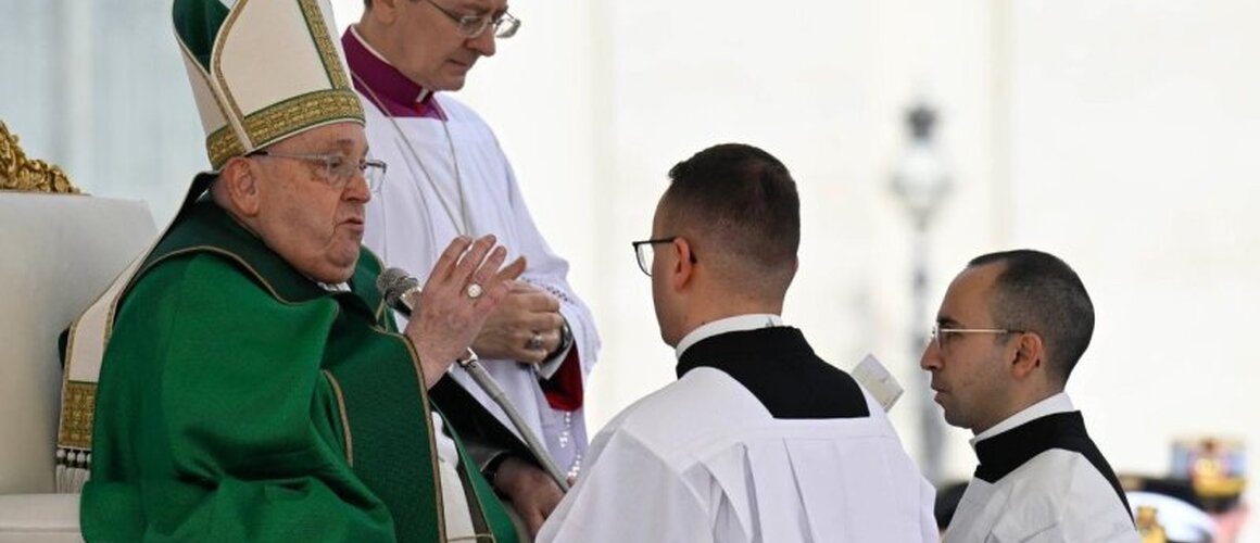 Papa: Oružana služba treba služiti samo za legitimnu obranu, nikada za nametanje dominacije