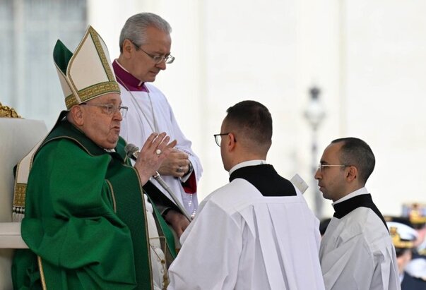 Papa: Oružana služba treba služiti samo za legitimnu obranu, nikada za nametanje dominacije