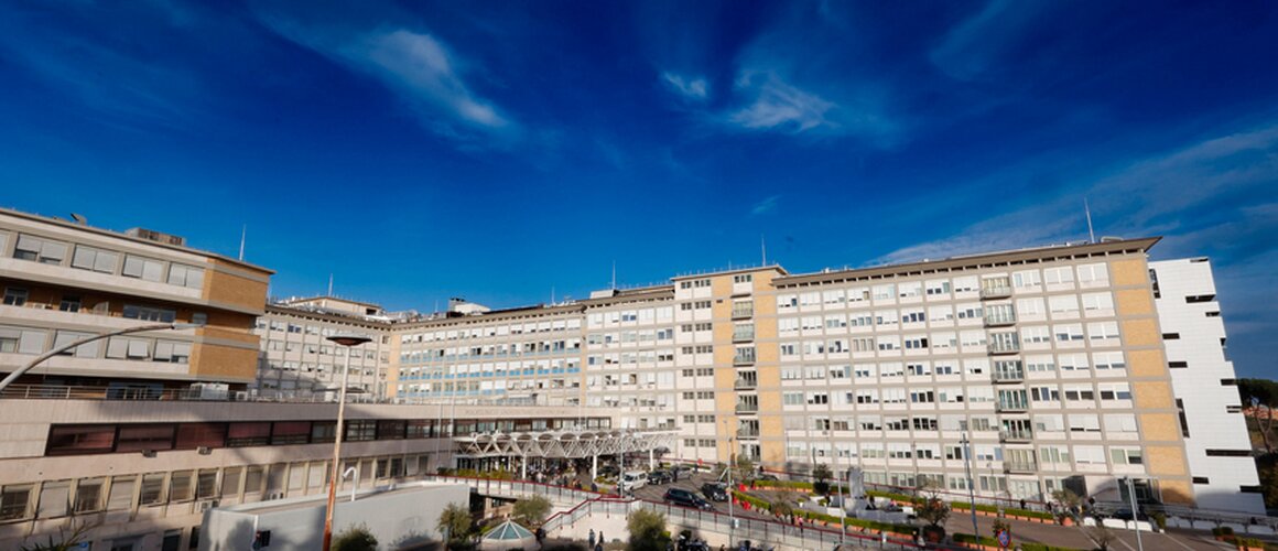 Papa u bolnici na pretragama i liječenju bronhitisa