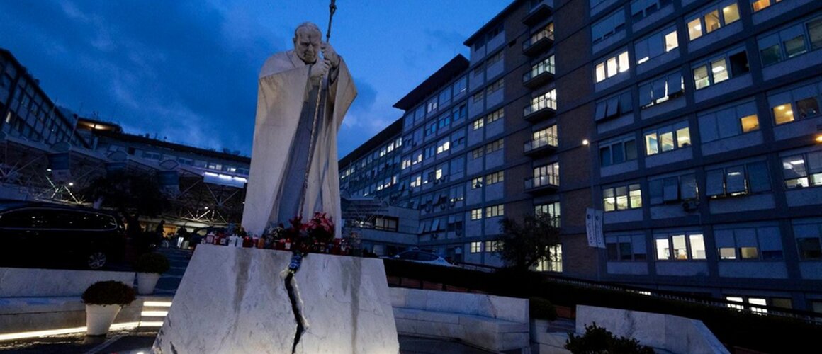 Papino zdravstveno stanje: Sveti Otac Franjo je stabilno, nastavlja s liječenjem u bolnici