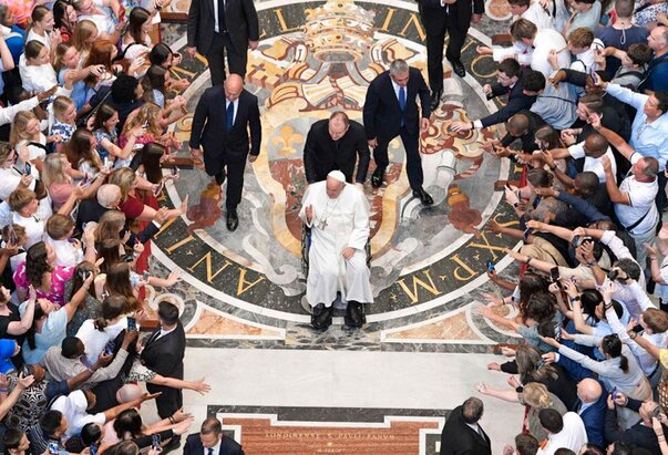 Poruke blizine vjernika papi Franji