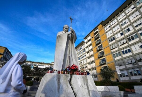 Papino zdravstveno stanje složeno i zahtijeva dužu hospitalizaciju