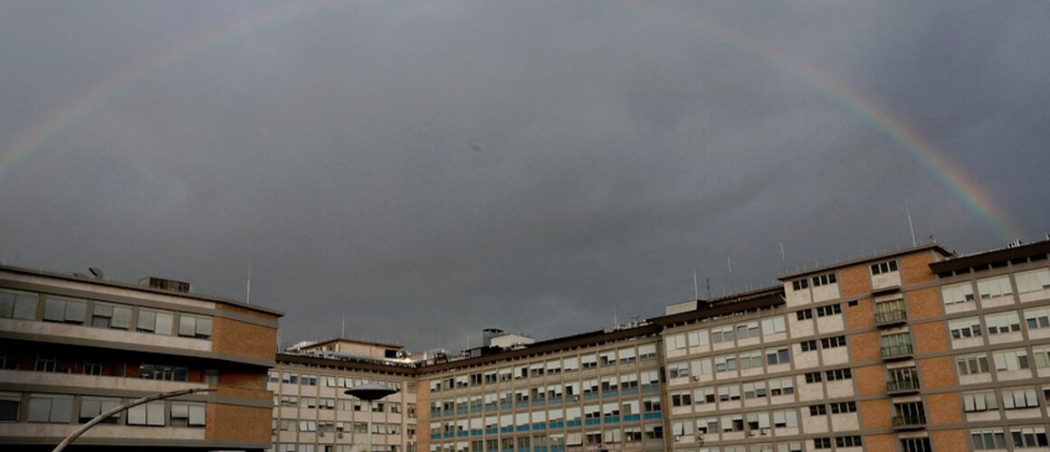 Papa ponovno proveo noć mirno u Poliklinici Gemelli