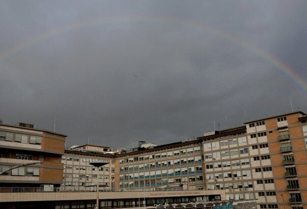 Papa ponovno proveo noć mirno u Poliklinici Gemelli