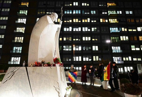 Papa se dobro odmarao, cijelu noć