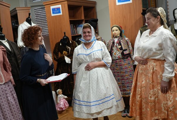Izložba nošnji nacionalnih manjina u ZKVH-u