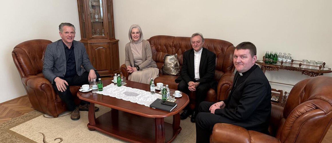 Predstavnici UBH „Dužijanca“ posjetila mons. Mirka Štefkovića, zrenjaninskog biskupa