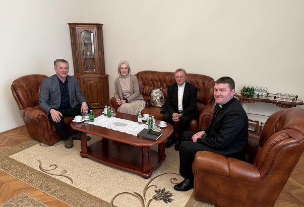 Predstavnici UBH „Dužijanca“ posjetila mons. Mirka Štefkovića, zrenjaninskog biskupa