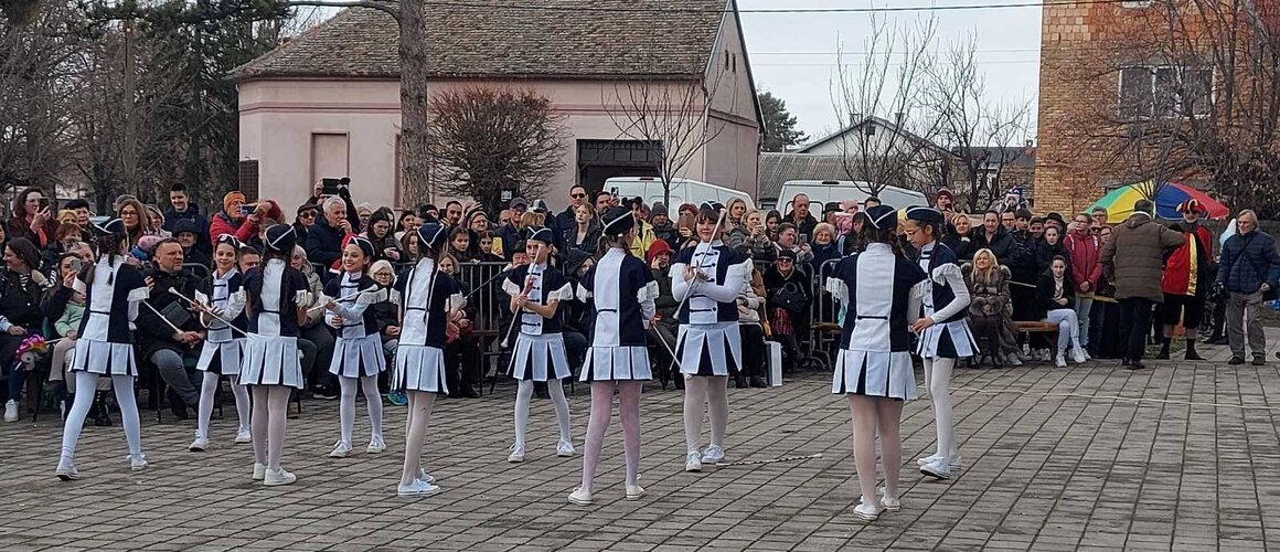 Brojne karnevalske grupe na golubinačkim »mačkarama«