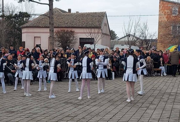 Brojne karnevalske grupe na golubinačkim »mačkarama«
