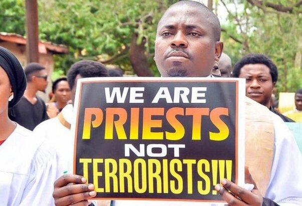 Progon nad kršćanima u Nigeriji ne prestaje: Ubijen svećenik, dvojica nestala