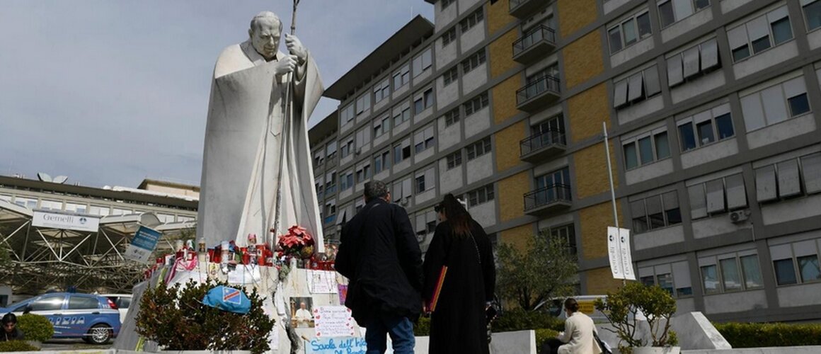 Papa Franjo proveo mirnu noć, stanje ostaje stabilno