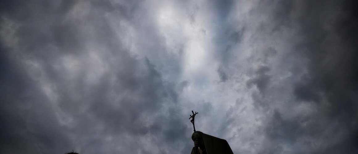 Papa Franjo je stabilno, s blagim poboljšanjem respiratornih i motoričkih funkcija