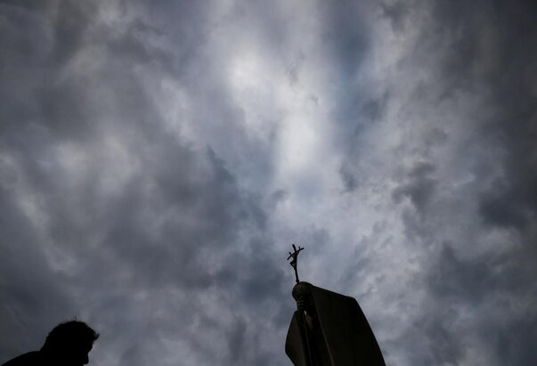 Papa Franjo je stabilno, s blagim poboljšanjem respiratornih i motoričkih funkcija