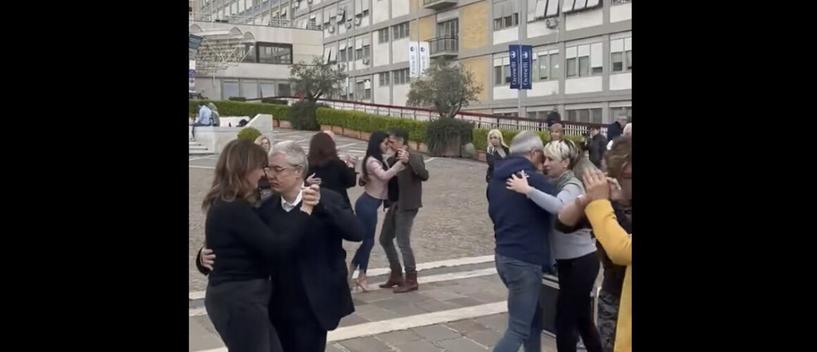 Tango za Papu: Zaljubljenici u tango plesom izrazili podršku Svetom Ocu 