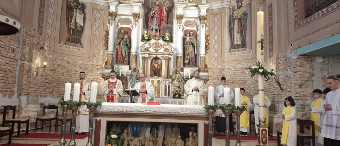 Uskrsno slavlje u Srijemskomitrovačkoj katedrali