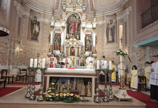 Uskrsno slavlje u Srijemskomitrovačkoj katedrali