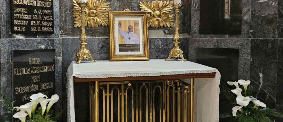 Biskup Fazekas predvodio misu za pokojnog papu Franju