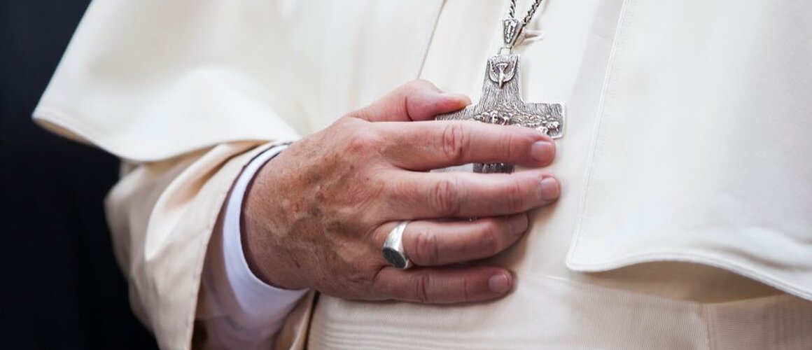 I papinski krojač spreman je za konklavu: Imat ću reverende u tri različite veličine 