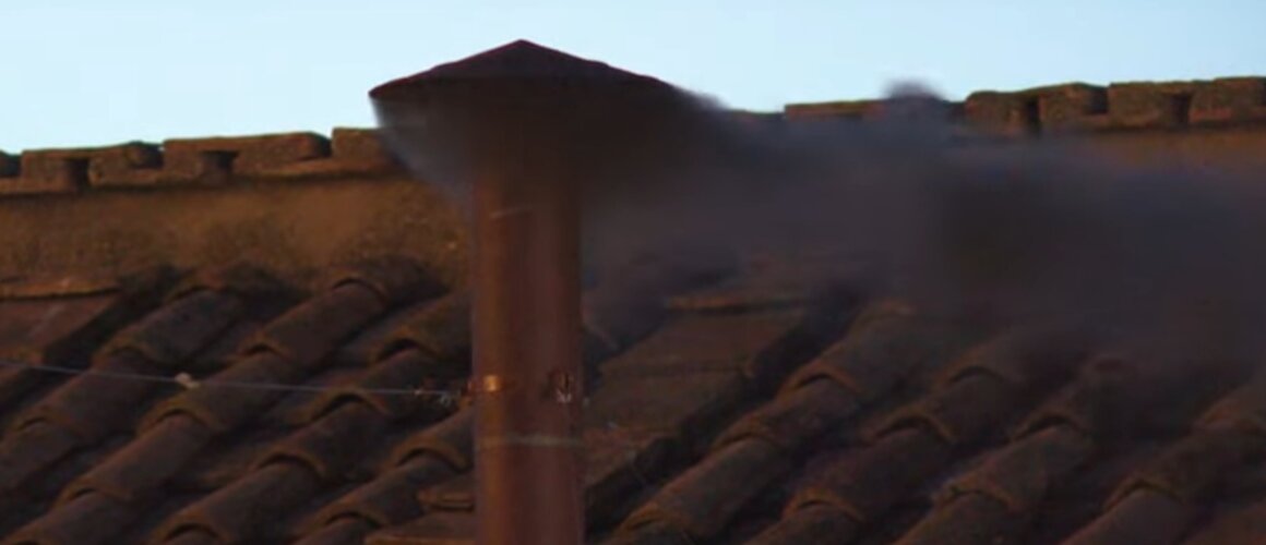 Iz dimnjaka Sikstinske kapele izašao crni dim