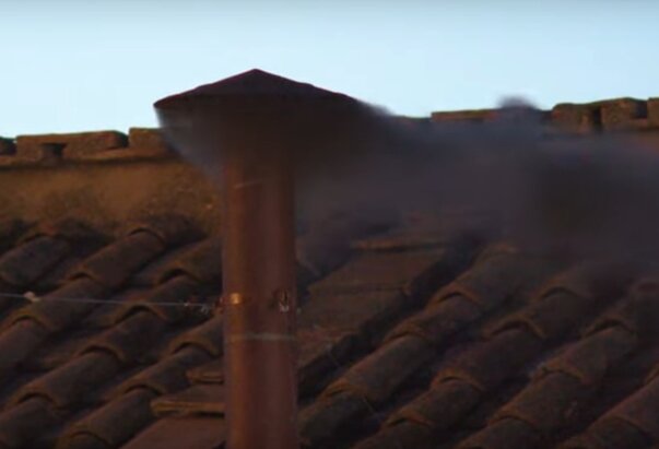 Iz dimnjaka Sikstinske kapele izašao crni dim