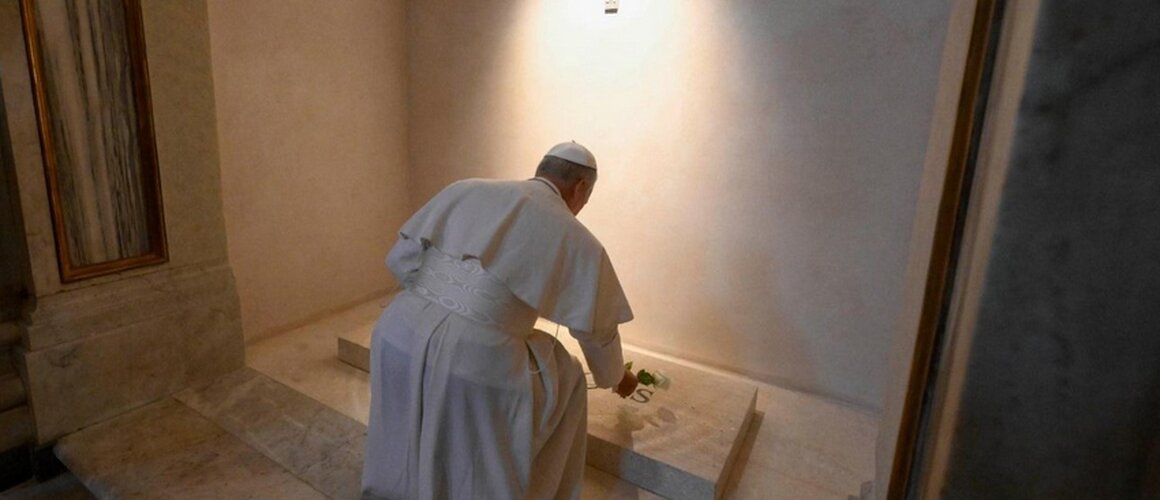 Papa Lav XIV. pomolio se na grobu pape Franje