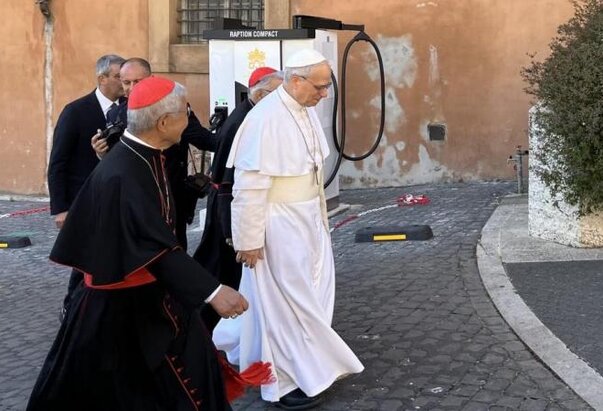 Papa Lav XIV. na Instagramu i X-u