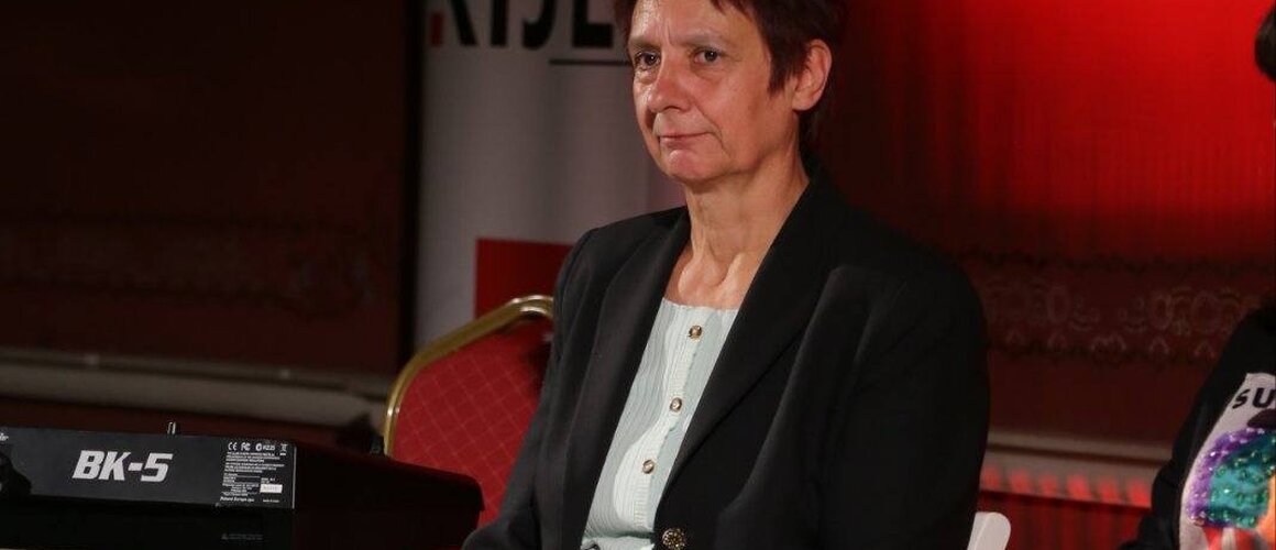 »U grlu jato tica stoji« Poezija Nele Skenderović