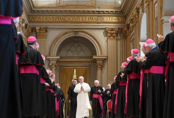 Papa primio talijanske biskupe: Mir nije duhovna utopija, podučavajte nenasilju i prihvaćanju