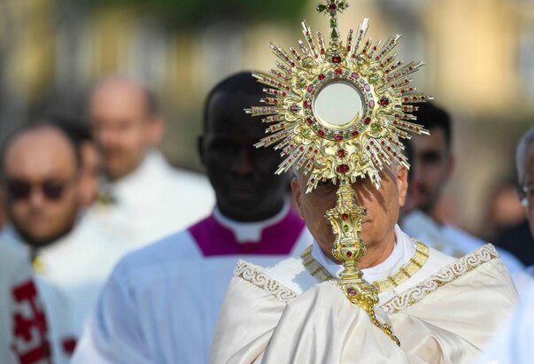 Papa na Tijelovo: Glad duše utažuje Krist – svijet trpi zbog pohlepe