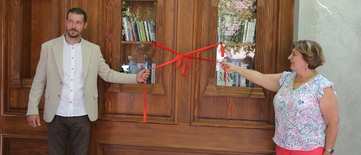 Mala slobodna knjižnica na kapiji ZKVH-a: »Uzmi – čitaj!«