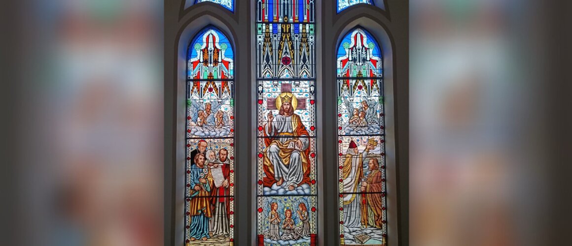Izrađeni vitraji u Župi sv. Jurja povodom obilježavanja 1100. godina Hrvatskog kraljevstva i 1400. godina kršćanstva u Hrvata