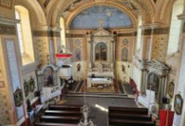 Srijemski biskup obišao oštećenu crkvu u N. Slankamenu