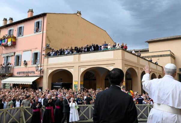 Papa Lav XIV. iz papinske ljetne rezidencije: Ljubav i molitva su odgovor na rat i nasilje