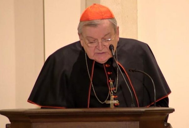 Vatikan: Kardinal Burke slavit će tradicionalnu misu u bazilici svetoga Petra