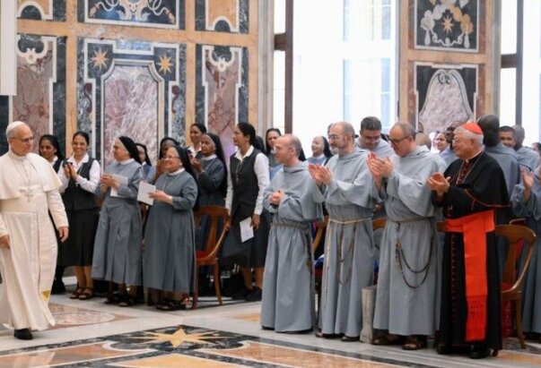 Papa redovnicima: Prepoznajte znakove vremena kako biste služili potrebitima