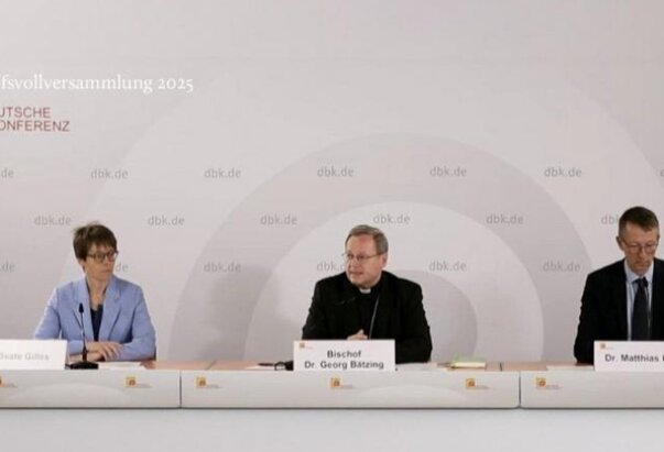 Nema odobrenja iz Rima za blagoslove istospolnih parova!