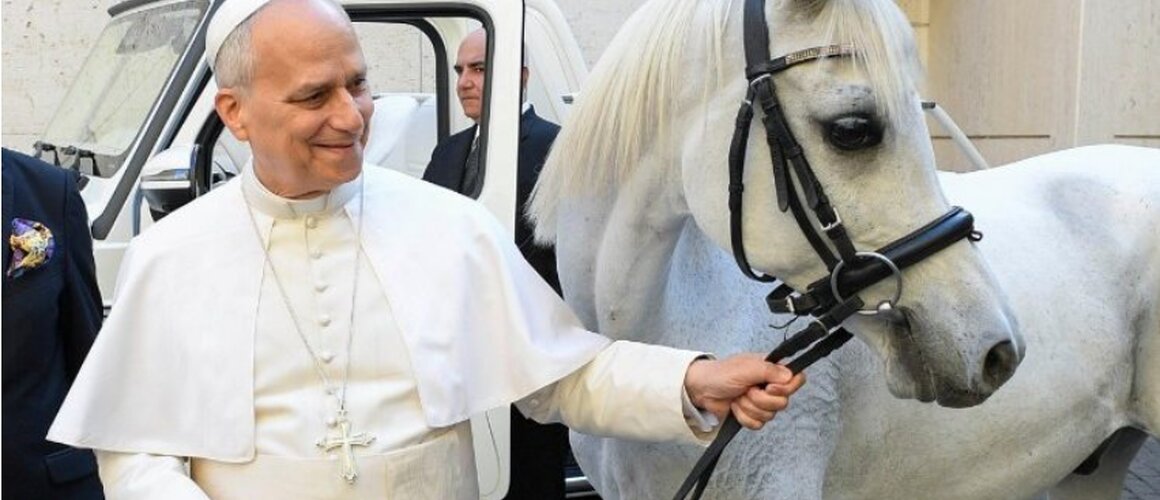 Papa Lav XIV. primio arapskog punokrvnog konja na dar