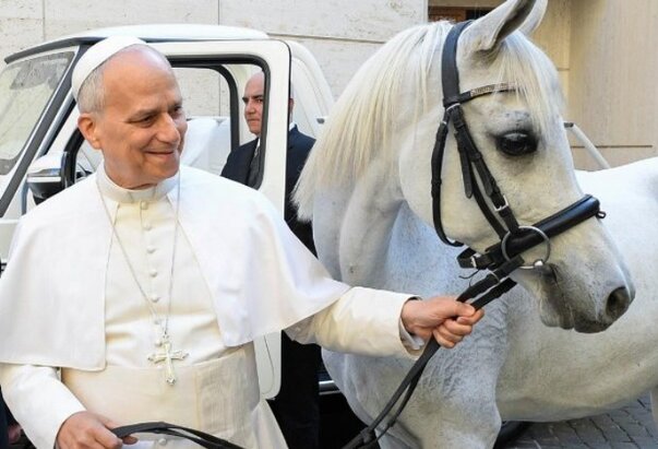 Papa Lav XIV. primio arapskog punokrvnog konja na dar