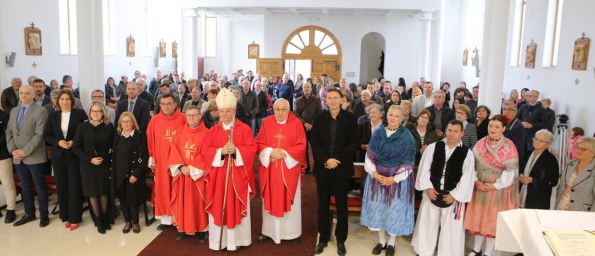 Susret Hrvata iz Srbije i prognanih iz Srijema u Kuli pokraj Požege