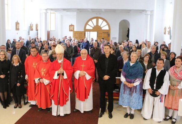 Susret Hrvata iz Srbije i prognanih iz Srijema u Kuli pokraj Požege