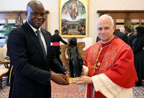 Papa primio u audijenciju predsjednike Gabona i Republike Fidži