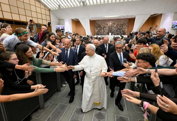 Papa mladima: Težite za velikim stvarima, ne dopustite da vašu priču piše algoritam