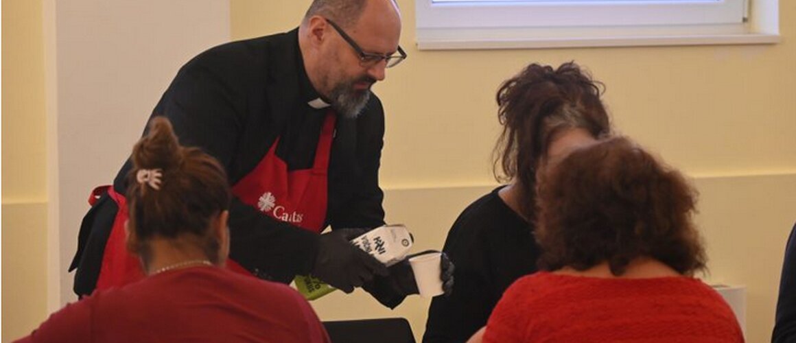 Organiziran ručak za korisnike socijalne službe Caritasa Beograda