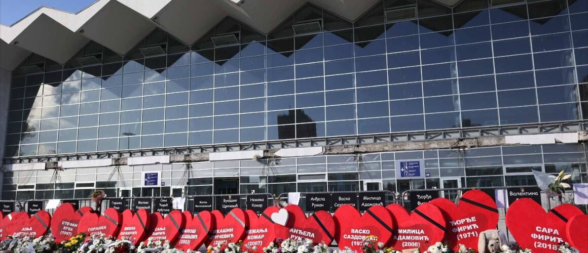 Tišinom i svijećama Novi Sad odao počast žrtvama tragedije