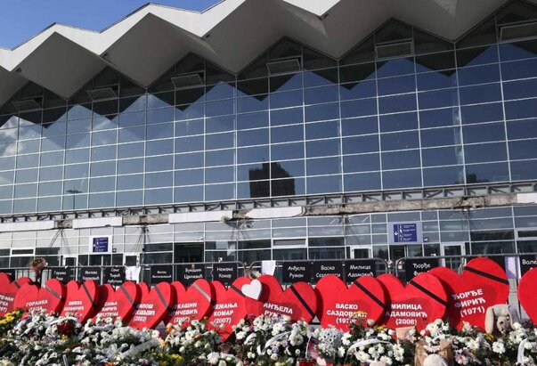 Tišinom i svijećama Novi Sad odao počast žrtvama tragedije